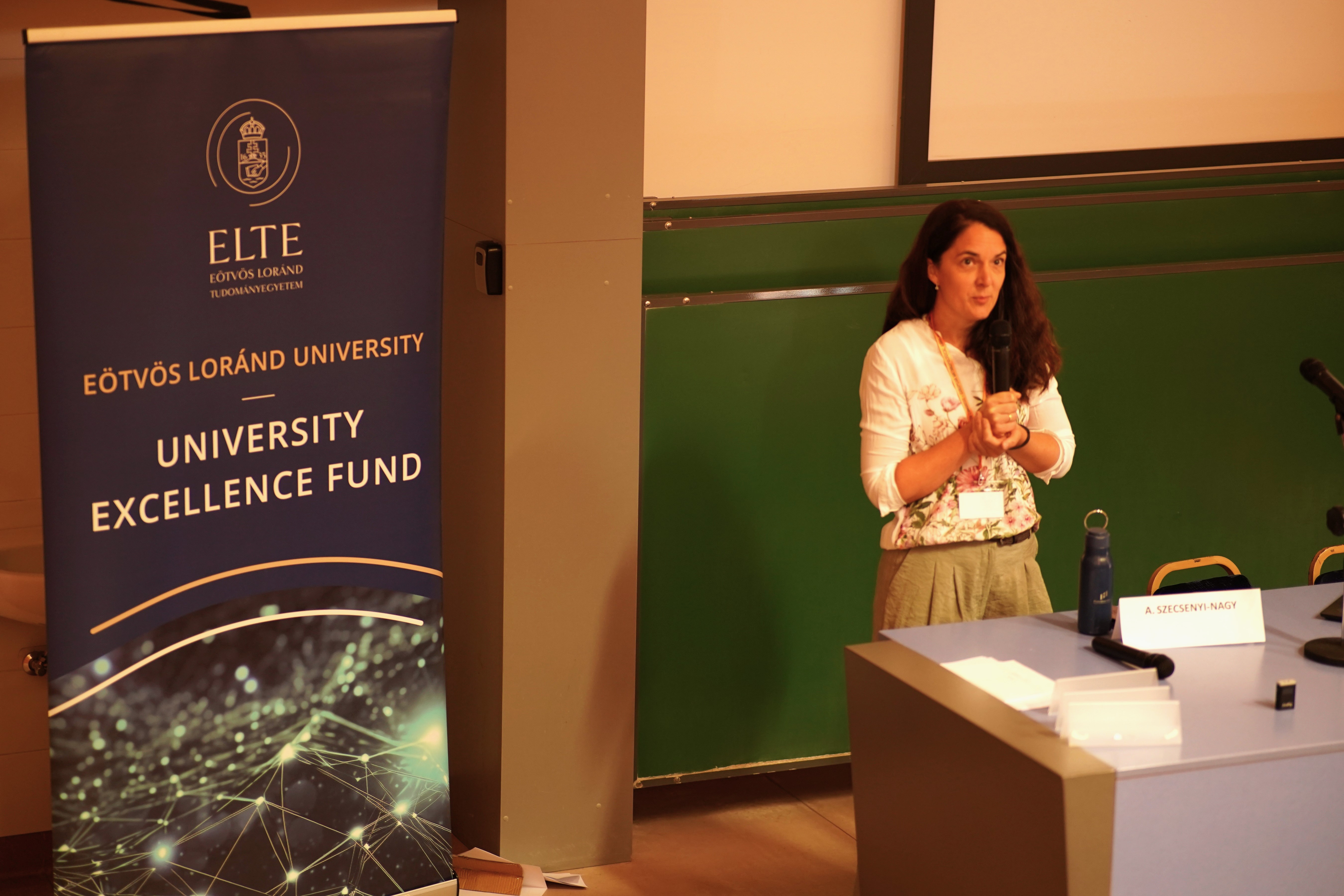Anna Szécsényi-Nagy giving her lecture
